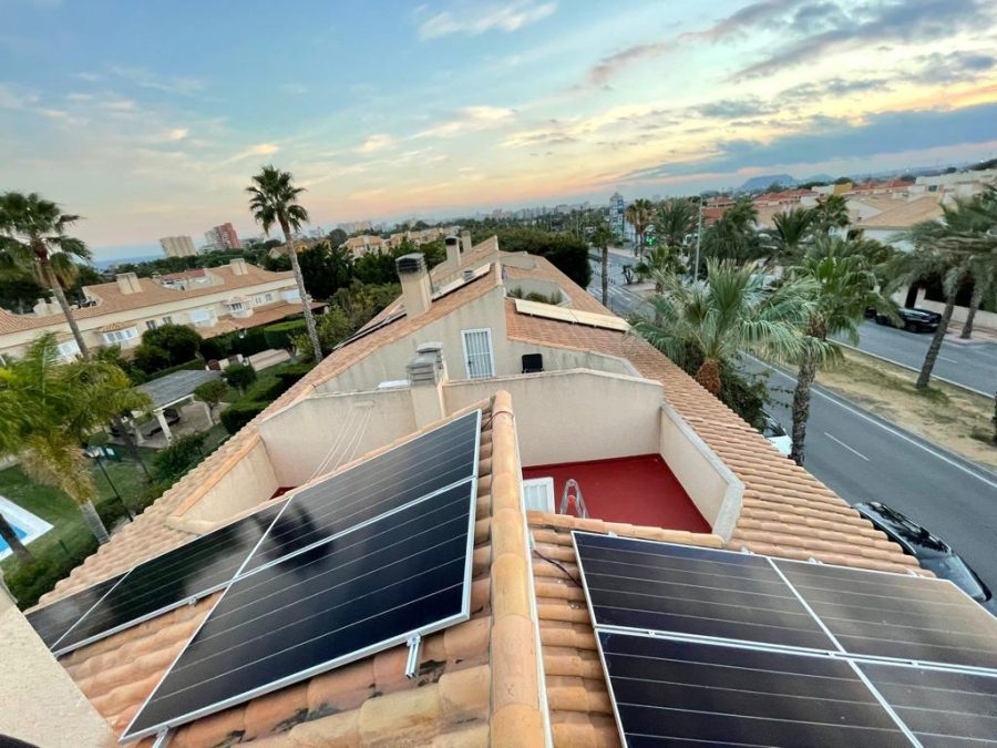 instalación de placa solar de 8 paneles