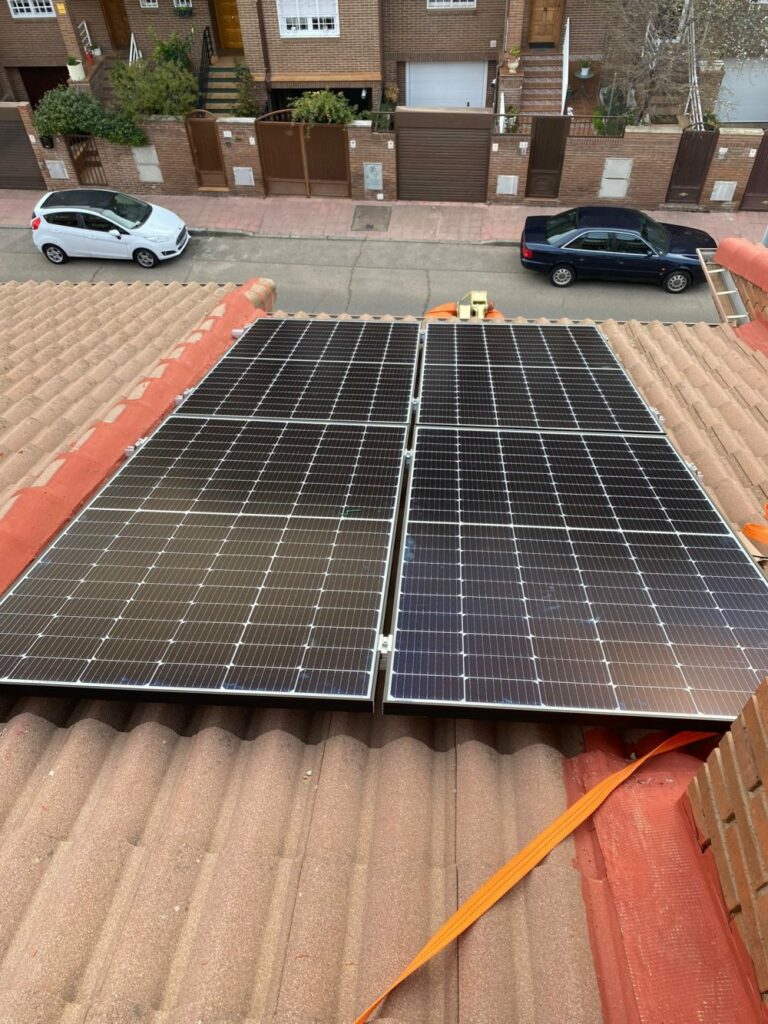 panel solar en tejado bajo